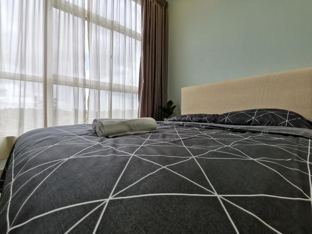 Bukit Indah 6pax Wifi Netflix 3 Bedroom Apartment
