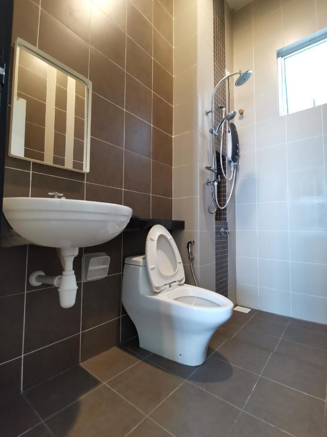 Bukit Indah 6pax Wifi Netflix 3 Bedroom Johor Bahru