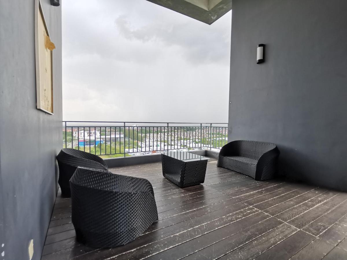 Bukit Indah 6pax Wifi Netflix 3 Bedroom
