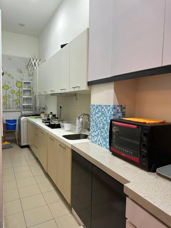 Bukit Indah 6pax Wifi Netflix 3 Bedroom